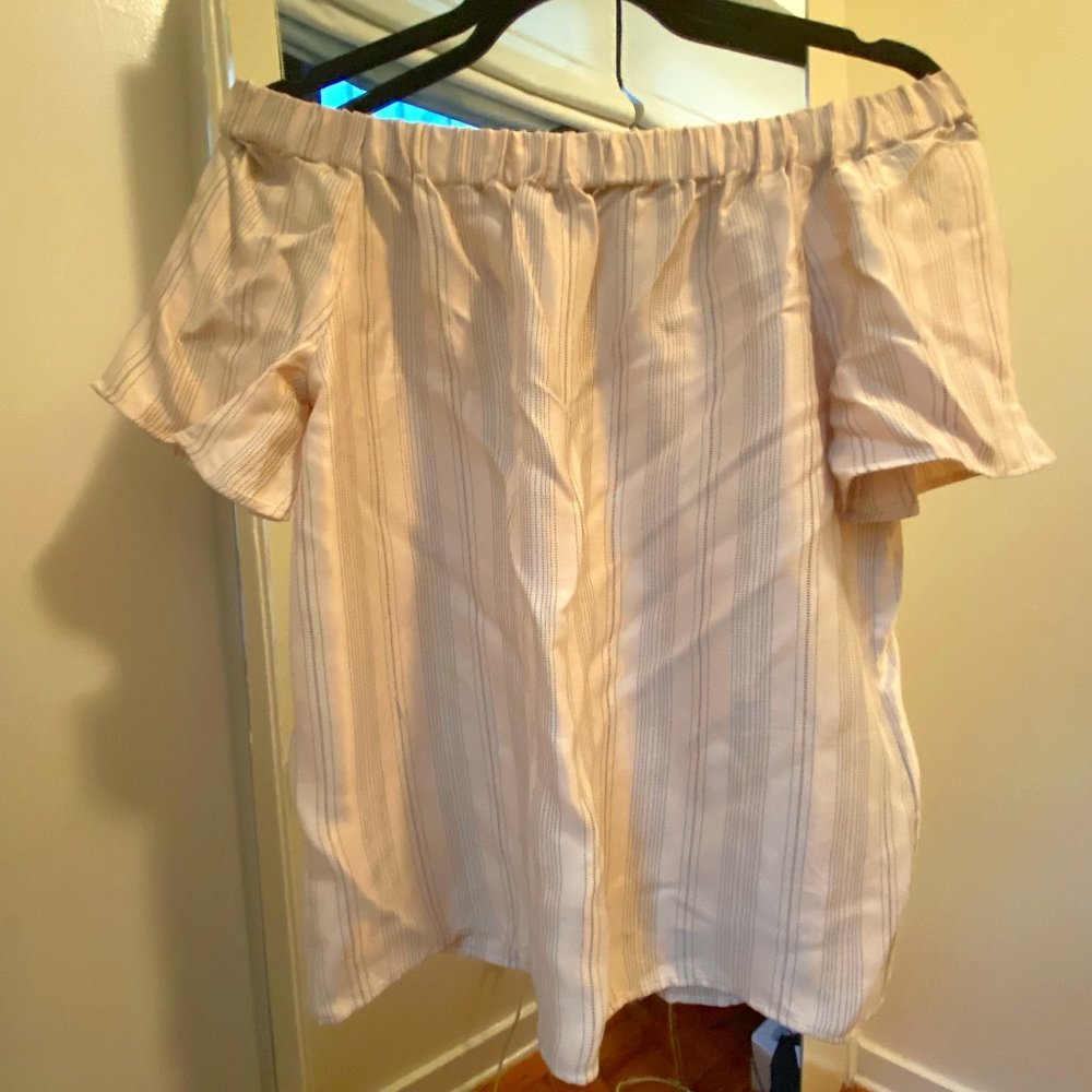 H&M: off shoulder blouse